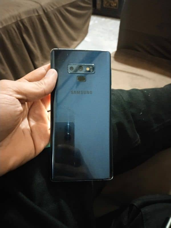 hy I am selling my Samsung Not. 9. . . . . 6/. 128 in good  condition 0