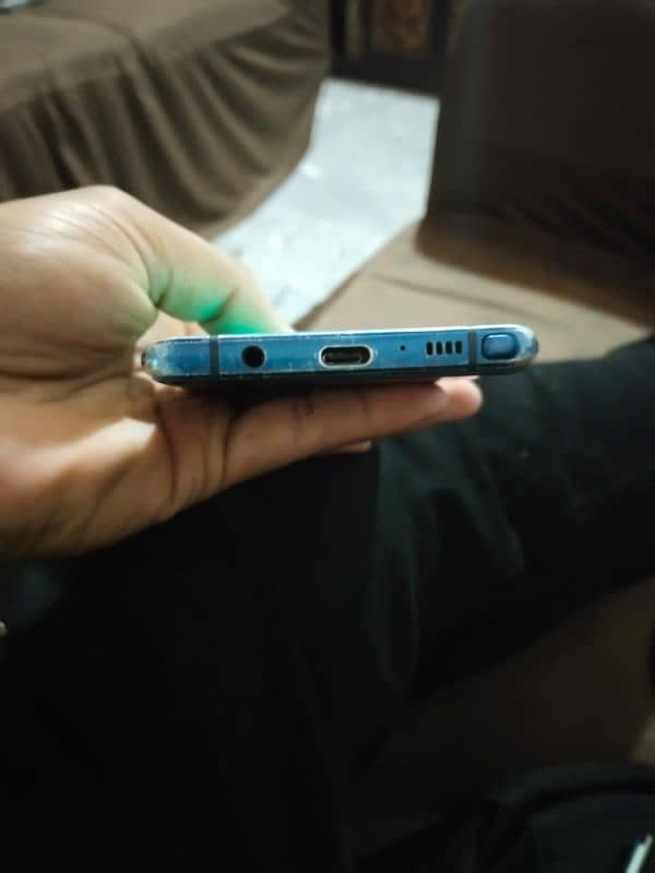 hy I am selling my Samsung Not. 9. . . . . 6/. 128 in good  condition 7