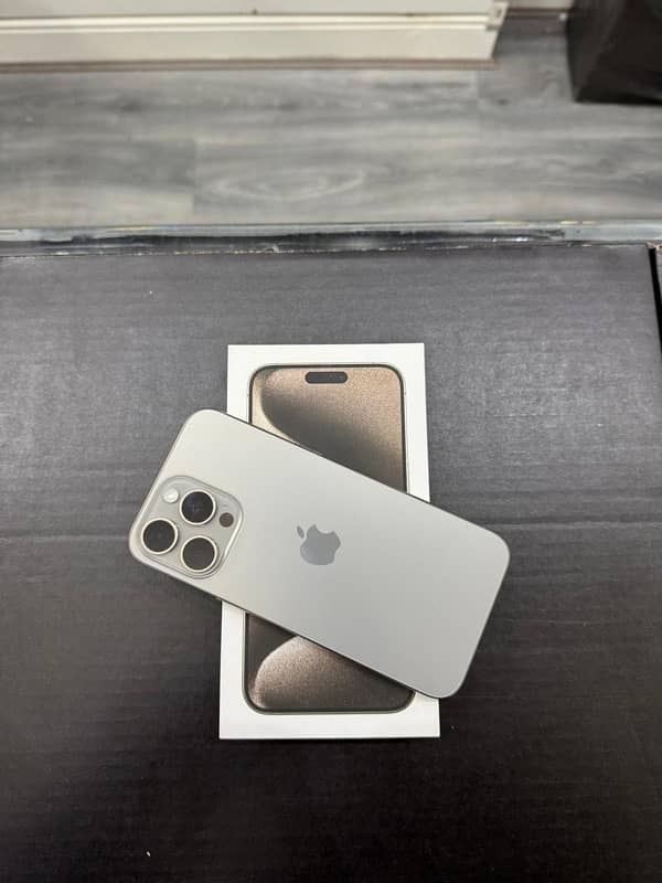 Apple iPhone 15 Pro Max 256GB Natural Titanium *MINT CONDITION* 1