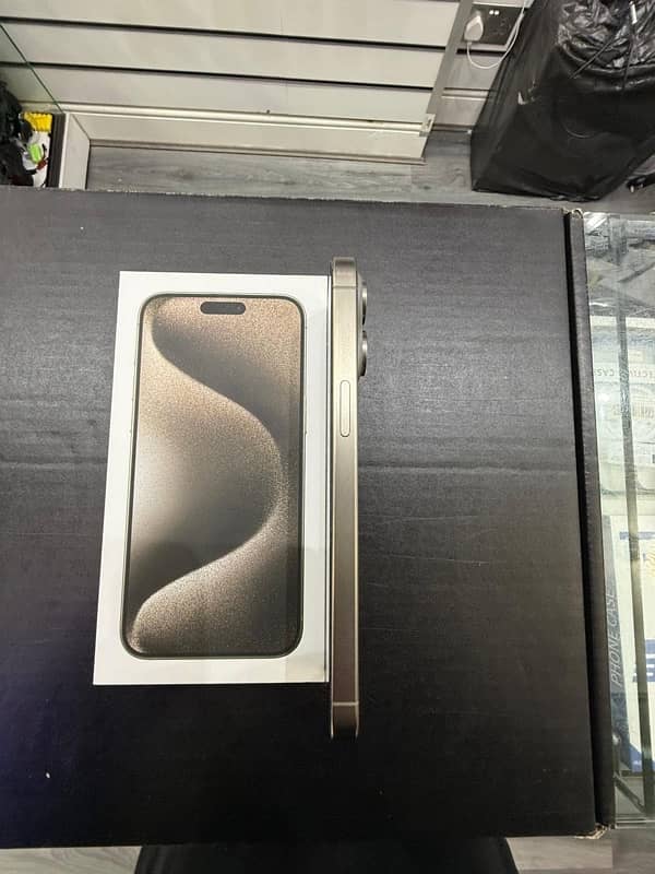 Apple iPhone 15 Pro Max 256GB Natural Titanium *MINT CONDITION* 6