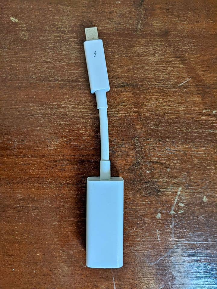 Apple Thunderbolt to Gigabit Ethernet Adapter 2