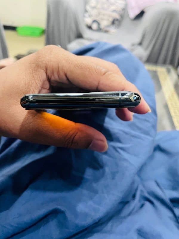 iphone 11 pro 2