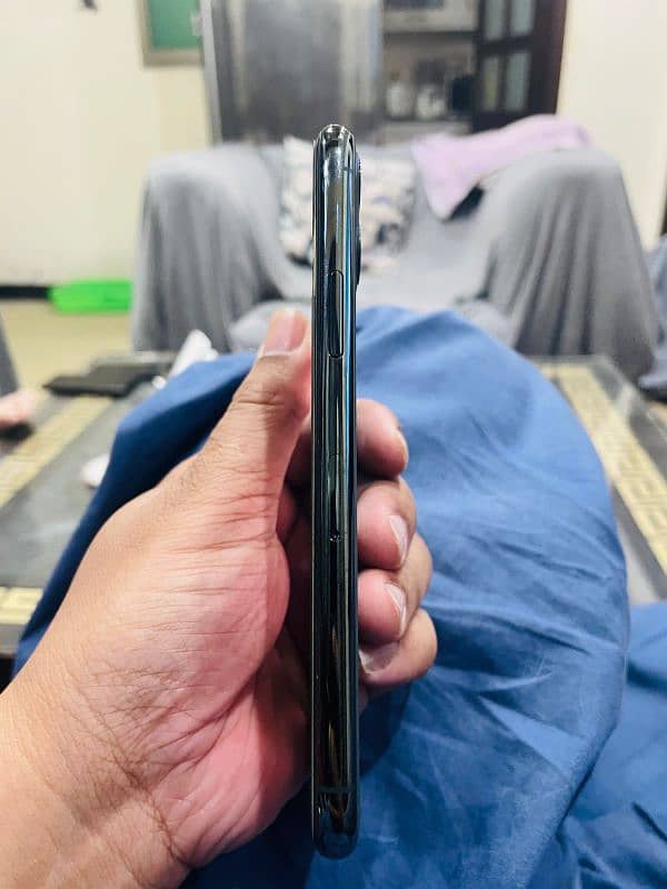 iphone 11 pro 4