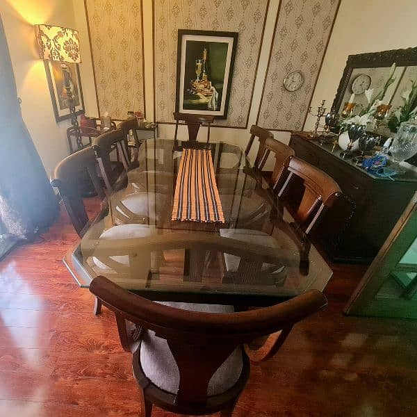 8xmen Dining set with glass top. 1