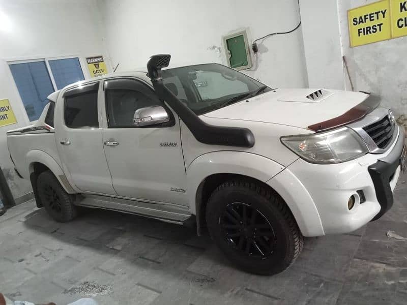 Toyota Hilux 2012 Invincible 0