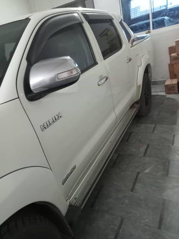 Toyota Hilux 2012 Invincible 1