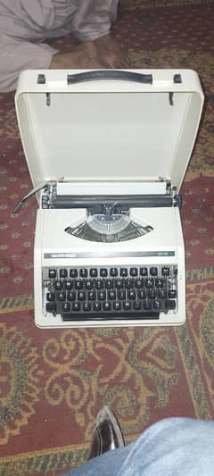 Silver Reed SR12 typewriter