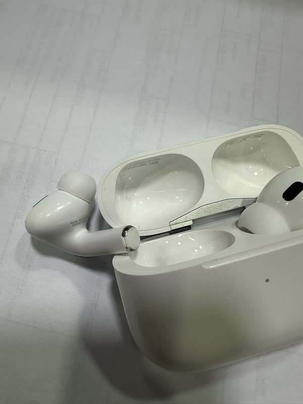 AirPods Pro 2nd generation Type C 4