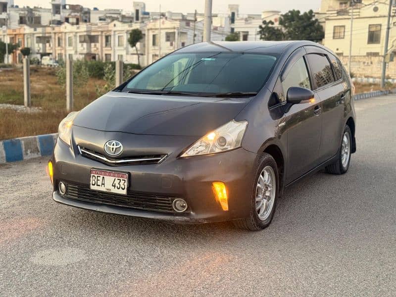 Toyota Prius V ALPHA  2012 / 2015 1