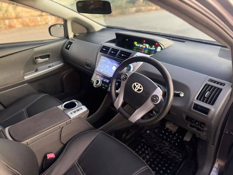 Toyota Prius V ALPHA  2012 / 2015 8