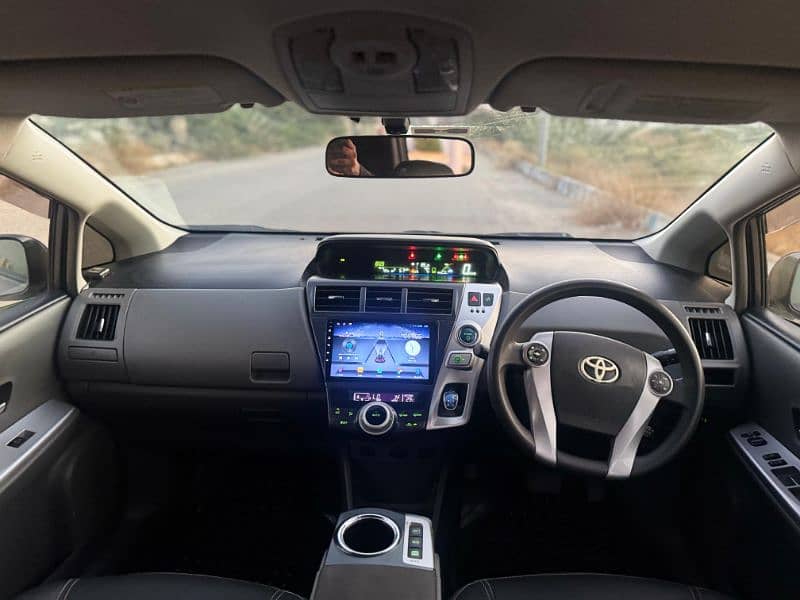 Toyota Prius V ALPHA  2012 / 2015 9