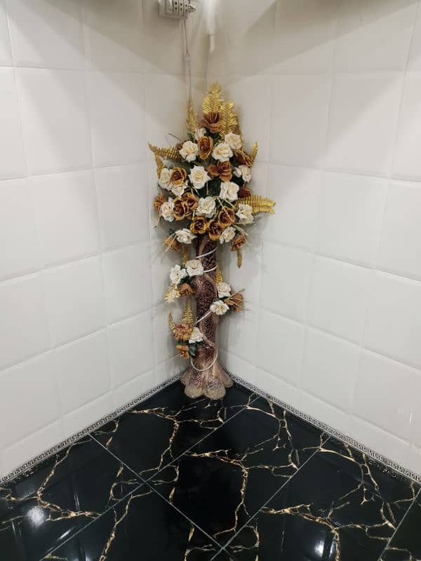 Golden corner plant showpiece with LED light 2