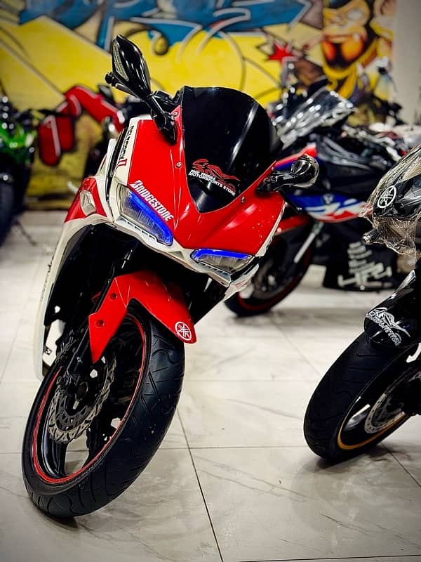 Four cylinder R3 replica with engine of Honda CBR 4