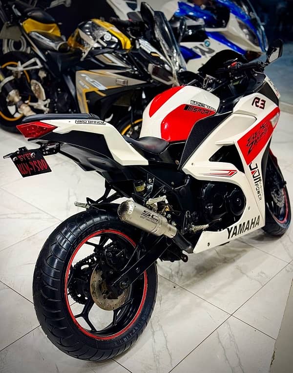 Four cylinder R3 replica with engine of Honda CBR 7