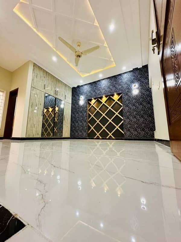 House Of 10 Marla In Wapda Town Phase 1 - Block E2 Is Available 5