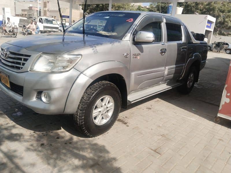 Toyota Hilux 2012 1