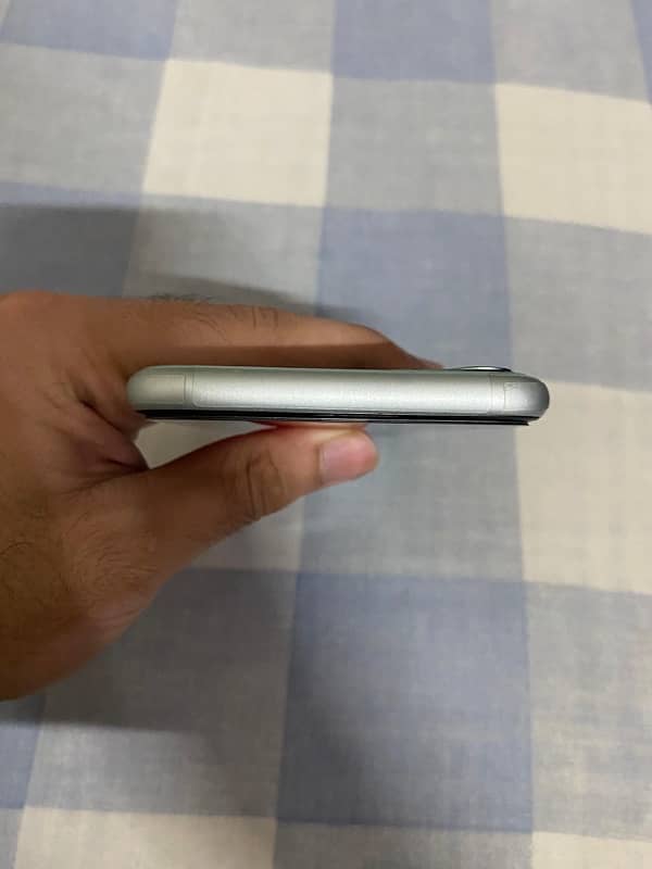 iphone 11 pta 128gb green color with box 4