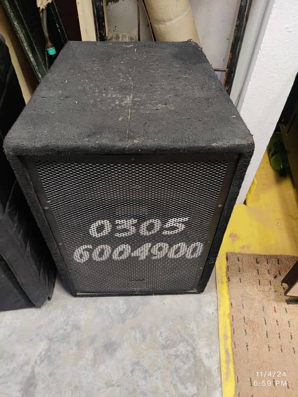 dj sound system speakers and mixer 1