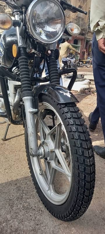 SUZUKI GD 110S GS 150 SE & GR 150 IMPORTED TIMSON  NO-1 TUBELESS TYRE 13