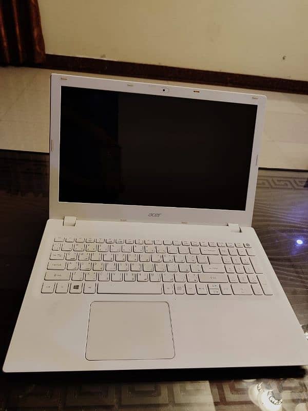 Acer Aspire i3  (Pure White) 0