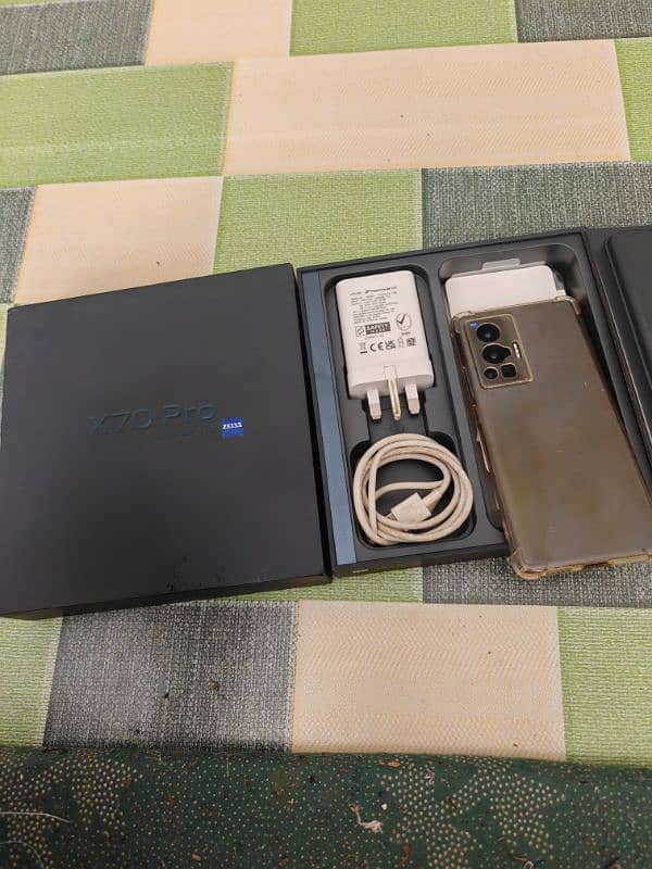 vivo x70 pro 12/256  like new condition non pta 7