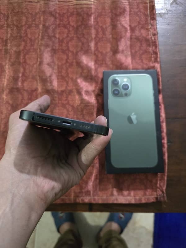 iphone 13 pro max BH 92% 10/10 with complete box 1