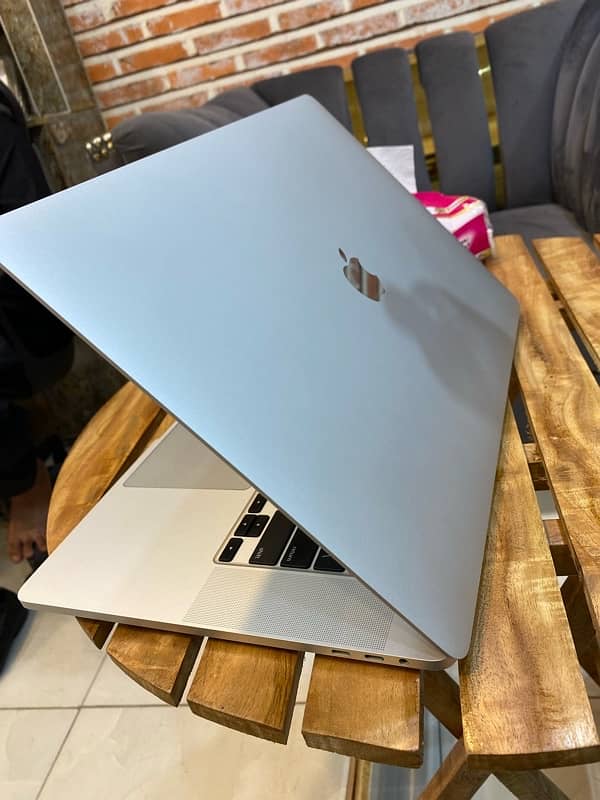 MacBook Pro 2019 64/512gb Brandnew 1