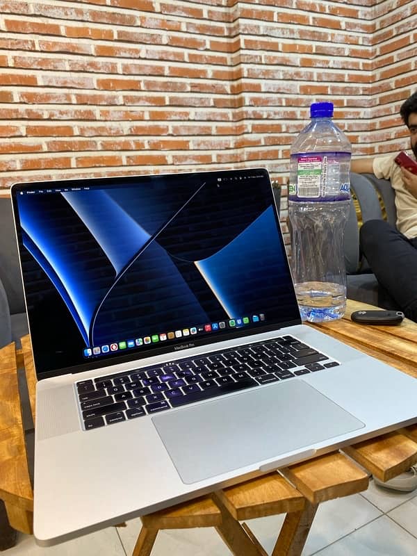 MacBook Pro 2019 64/512gb Brandnew 4