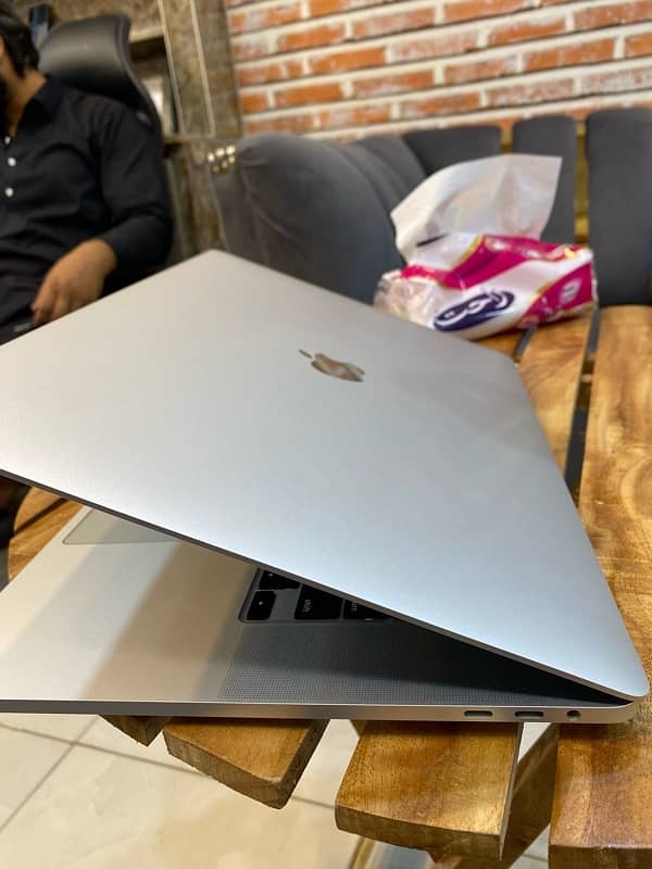 MacBook Pro 2019 64/512gb Brandnew 7