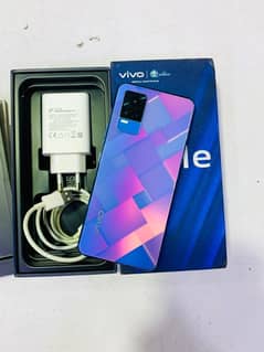 vivo V21e. 8+4/128gb outclass camera