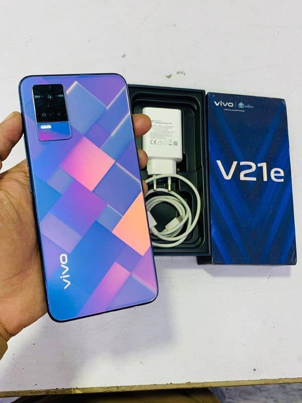 vivo V21e. 8+4/128gb outclass camera 1