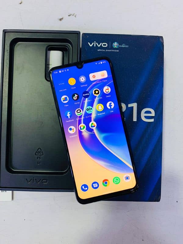 vivo V21e. 8+4/128gb outclass camera 2