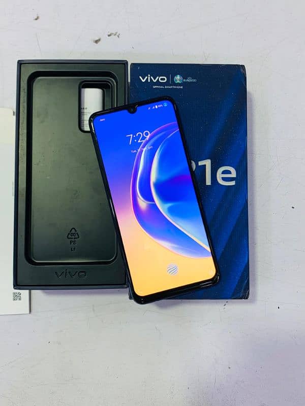 vivo V21e. 8+4/128gb outclass camera 3