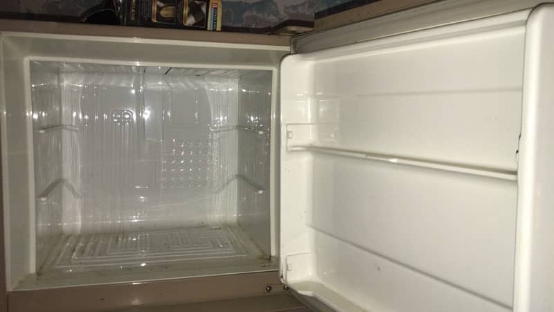 Singer 12 Cft Glass Door Refrigerator 3400 Radiance Series in Topaz 4