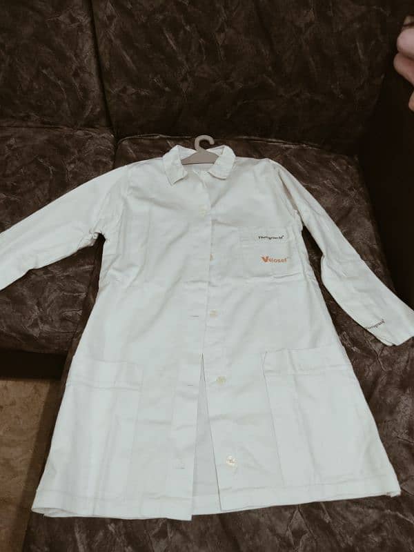 lab coat for sale in very good condition 0