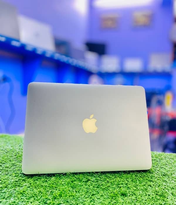 APPLE MACBOOK PRO 2015 8/256 0