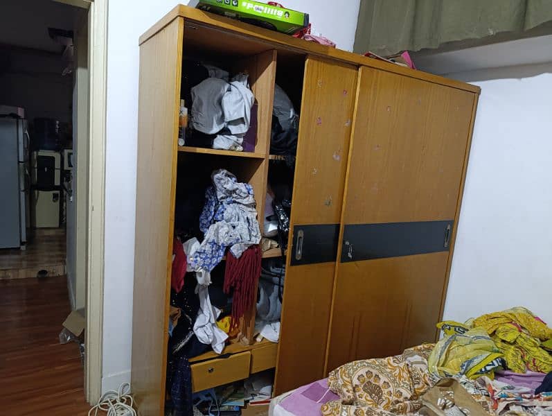 sliding wardrobe for urgent sale good condition 1