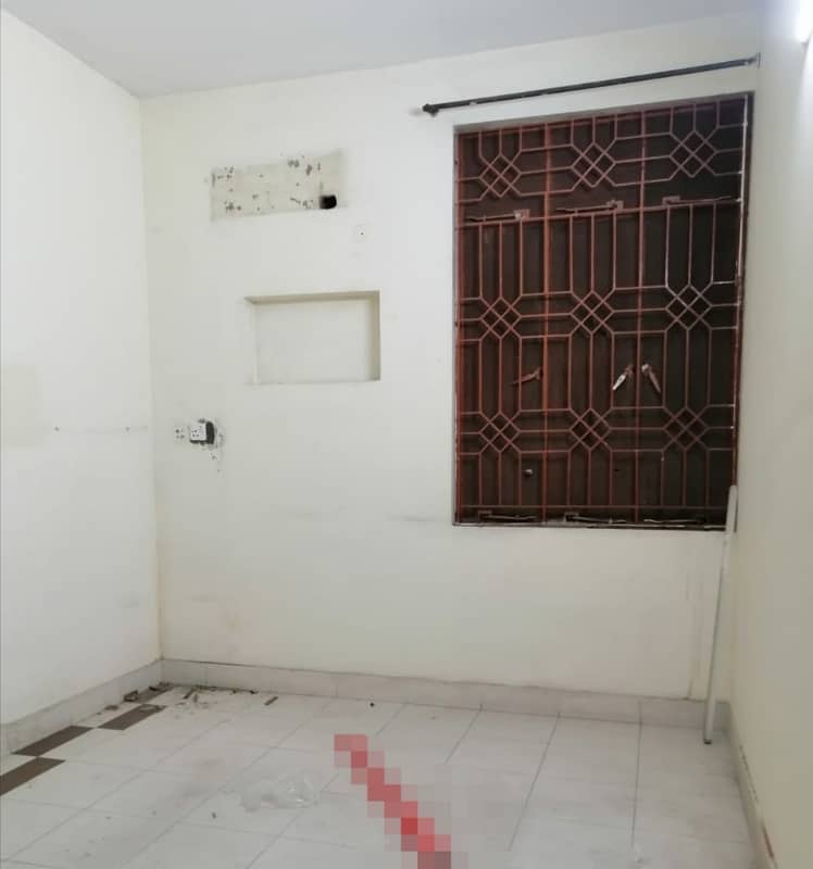 In Marghzar Officers Colony - Block R 4 Marla House For sale 1