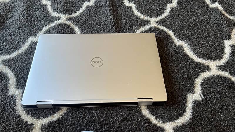 Dell XPS 15 9575 2-in1 1TB SSD 16gb RAM 3.1 GHz 4K screen RX Vega M GL 0