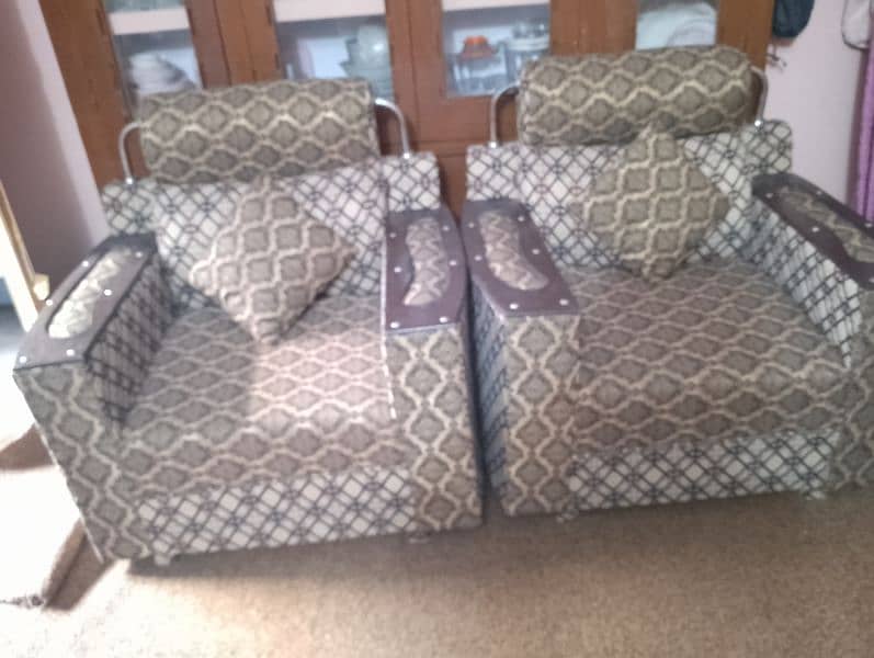 sofa set /5 seater 10/10 urgent sale contact  03325307348 whatsapp 1