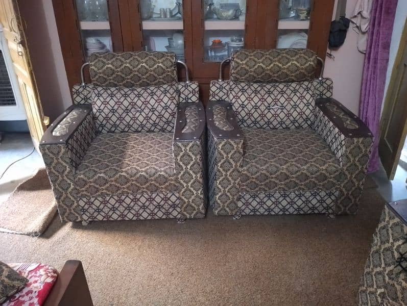 sofa set /5 seater 10/10 urgent sale contact  03325307348 whatsapp 2