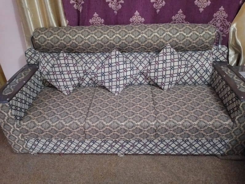 sofa set /5 seater 10/10 urgent sale contact  03325307348 whatsapp 3