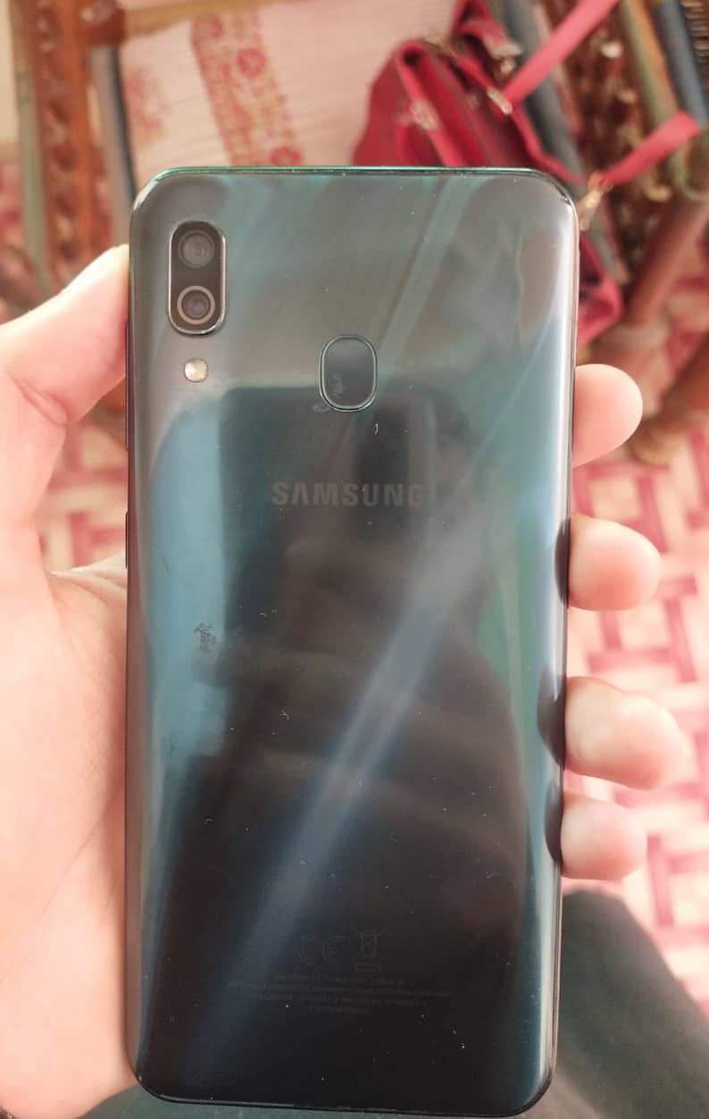 Samsung A30 . . . 4 gb Ram , 64 gb memory,Dual Sim 1