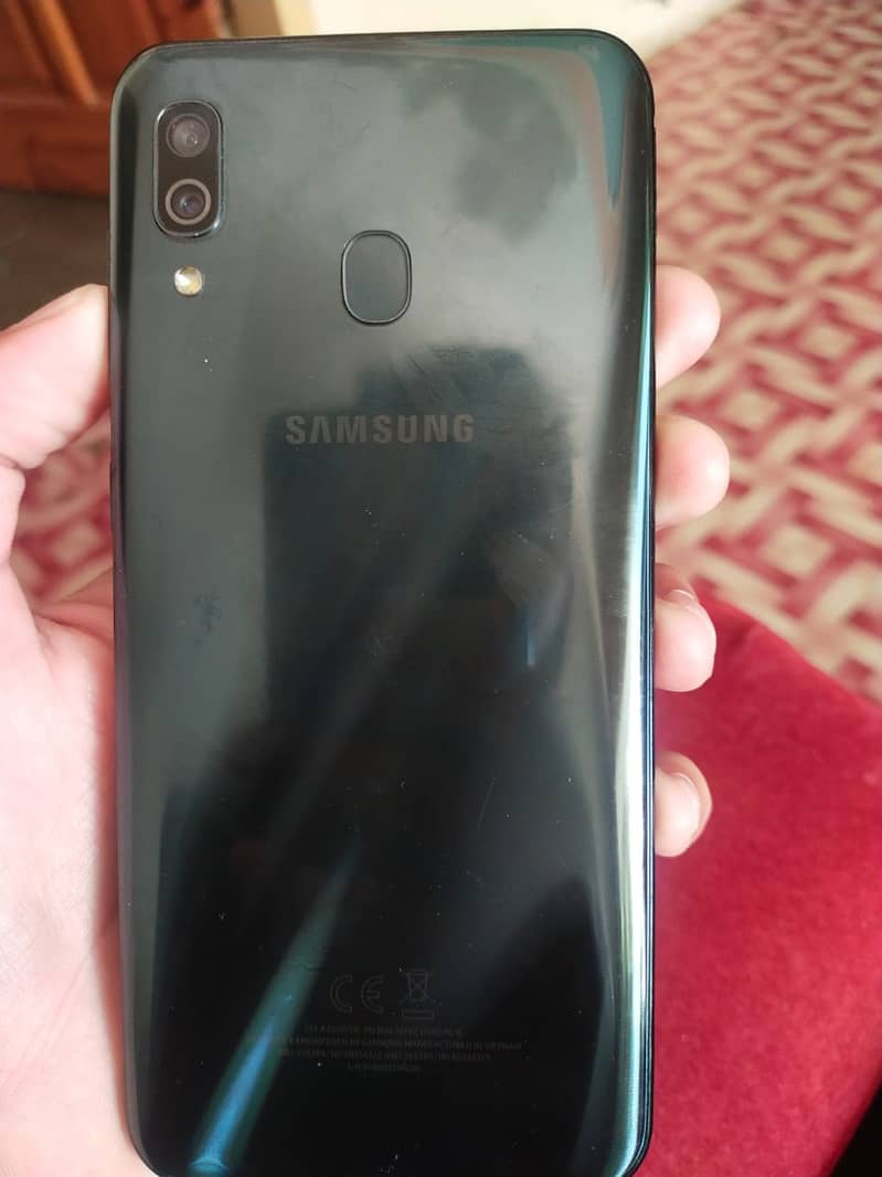 Samsung A30 . . . 4 gb Ram , 64 gb memory,Dual Sim 5