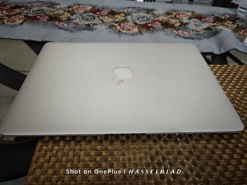 MacBook Air Model 2012 1.8 GHz Core i5 8GB 1