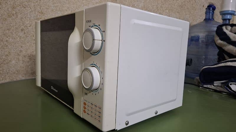 Dawlance Microwave Oven 20Litera 1