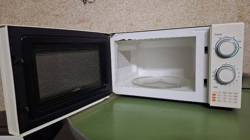 Dawlance Microwave Oven 20Litera 3