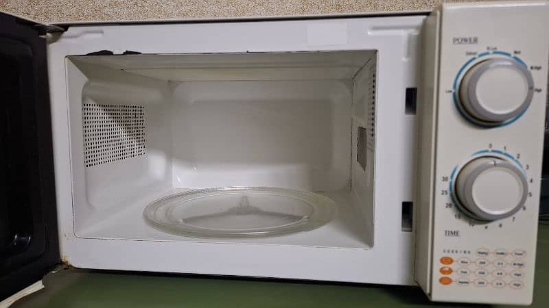 Dawlance Microwave Oven 20Litera 4