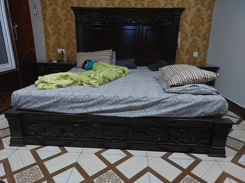 Chinioti Wooden king-size bed 3