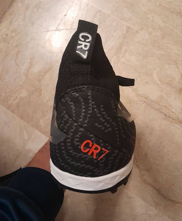 CR7 FOOTBALL GRIPPERS 2